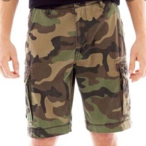 Arizona / NWT/ CAMO Cargo Shorts / size 20 Regular /